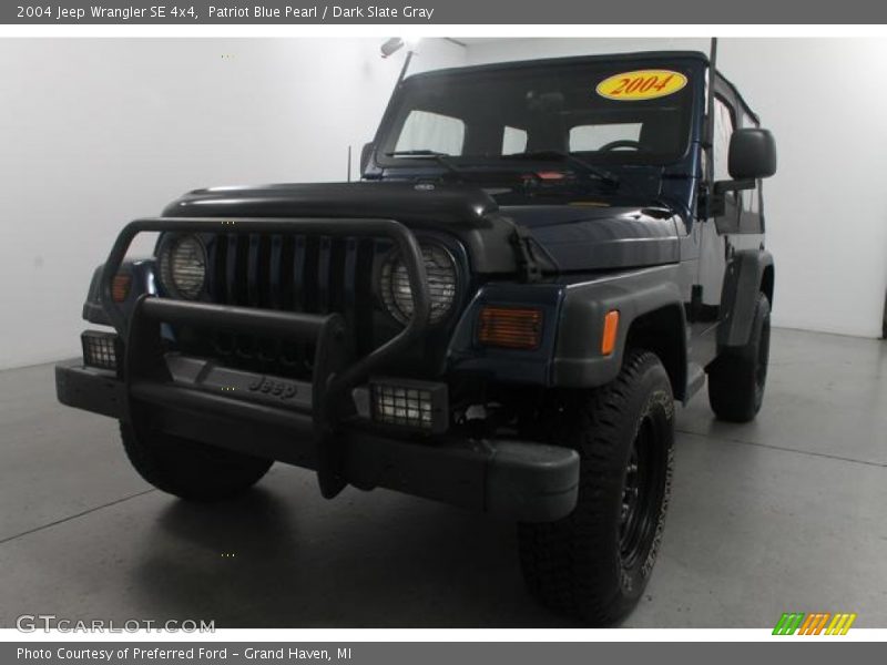 Patriot Blue Pearl / Dark Slate Gray 2004 Jeep Wrangler SE 4x4