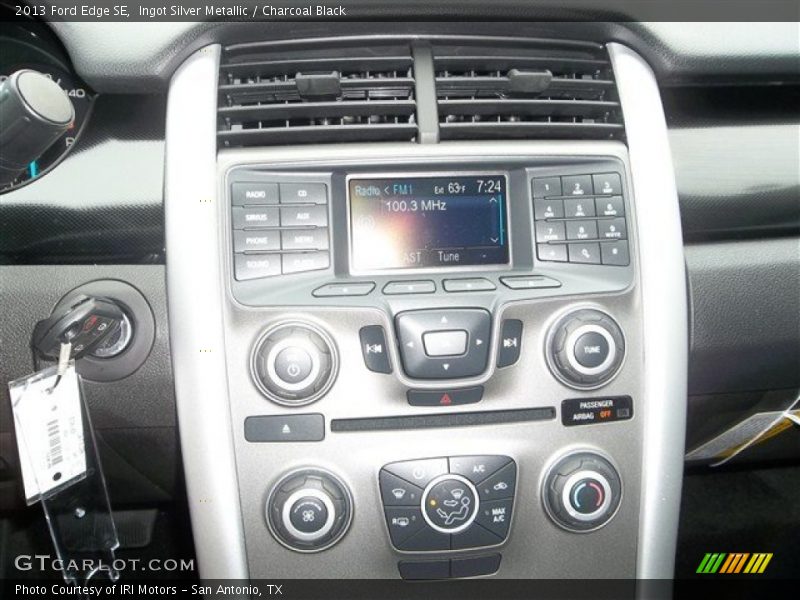 Ingot Silver Metallic / Charcoal Black 2013 Ford Edge SE