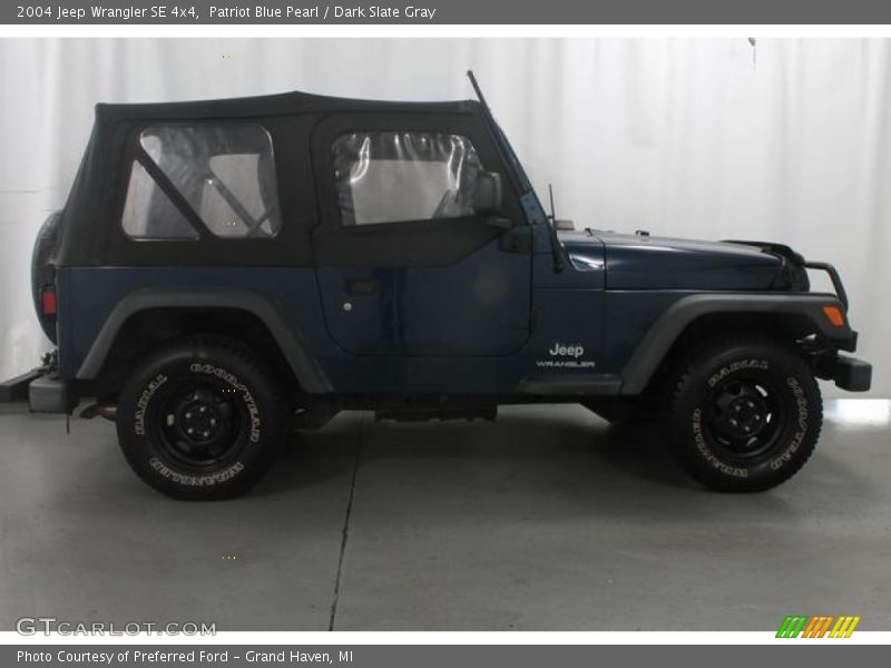 Patriot Blue Pearl / Dark Slate Gray 2004 Jeep Wrangler SE 4x4