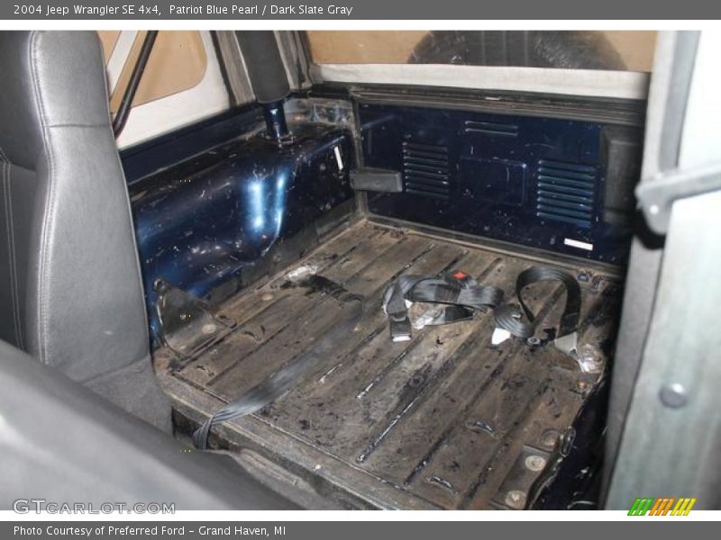 Patriot Blue Pearl / Dark Slate Gray 2004 Jeep Wrangler SE 4x4