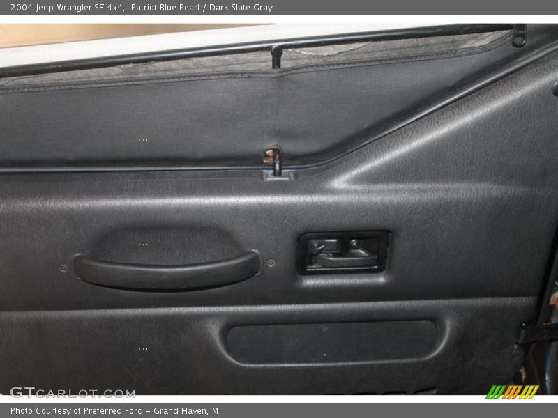 Patriot Blue Pearl / Dark Slate Gray 2004 Jeep Wrangler SE 4x4