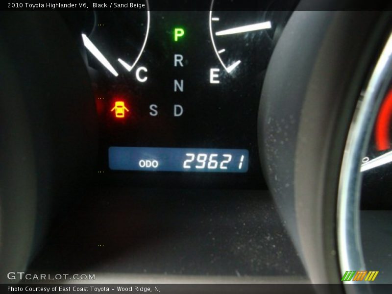 Black / Sand Beige 2010 Toyota Highlander V6