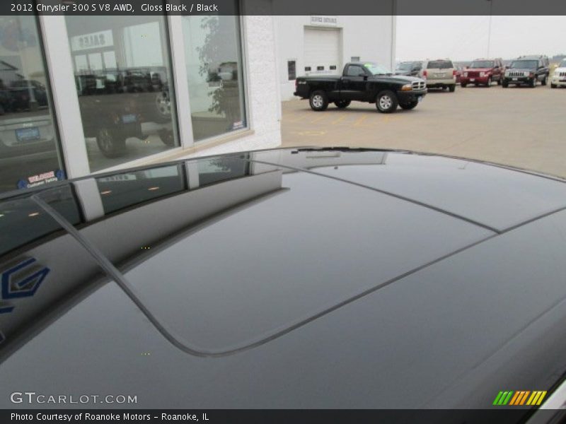Sunroof of 2012 300 S V8 AWD