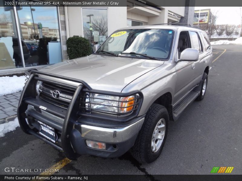 Millennium Silver Metallic / Gray 2002 Toyota 4Runner SR5 4x4