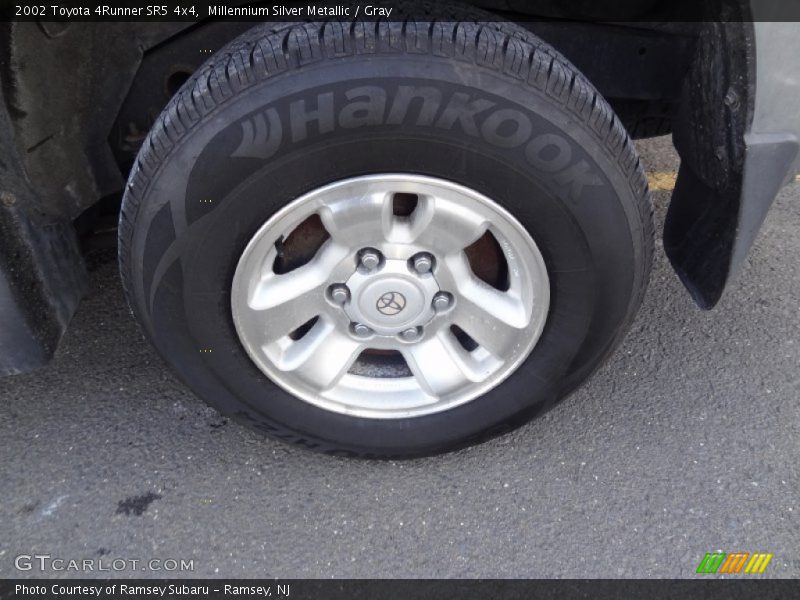 Millennium Silver Metallic / Gray 2002 Toyota 4Runner SR5 4x4