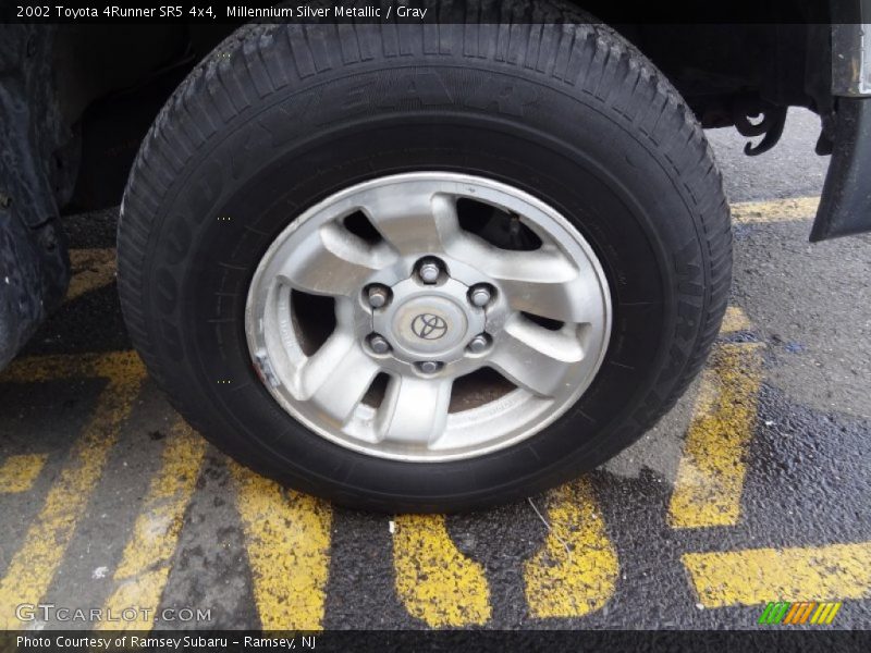 Millennium Silver Metallic / Gray 2002 Toyota 4Runner SR5 4x4