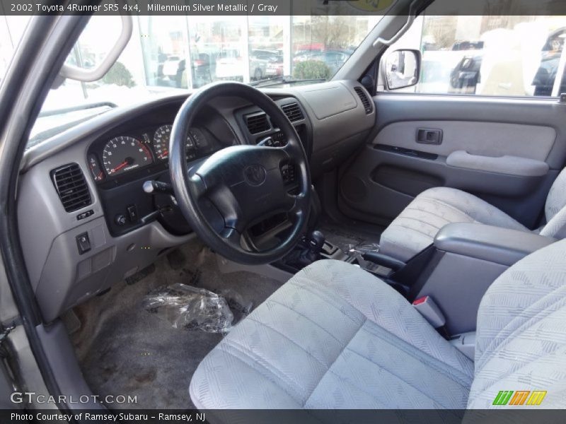 Millennium Silver Metallic / Gray 2002 Toyota 4Runner SR5 4x4