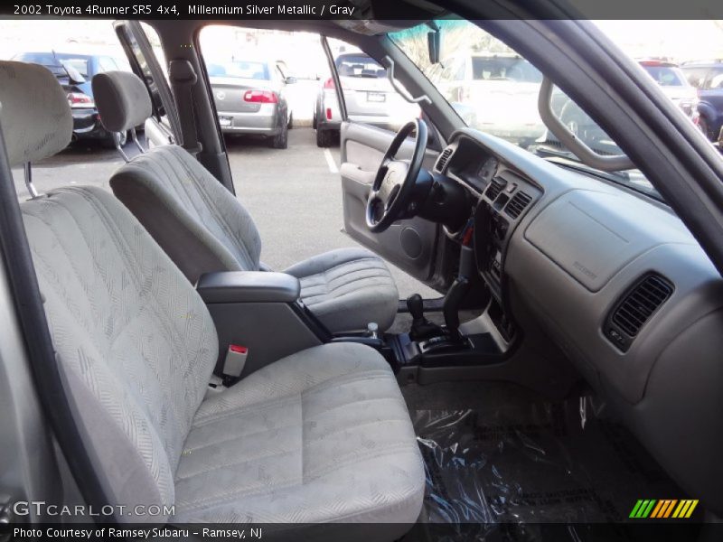Millennium Silver Metallic / Gray 2002 Toyota 4Runner SR5 4x4