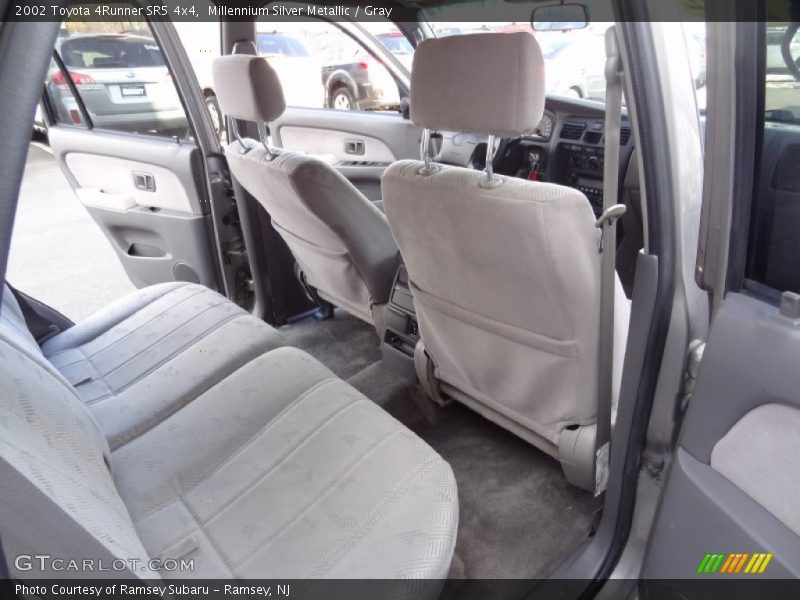 Millennium Silver Metallic / Gray 2002 Toyota 4Runner SR5 4x4