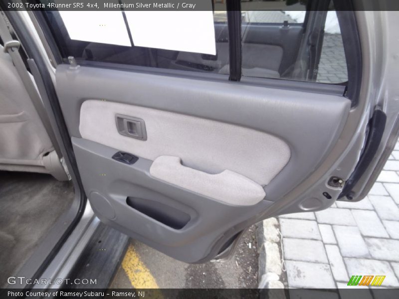 Millennium Silver Metallic / Gray 2002 Toyota 4Runner SR5 4x4
