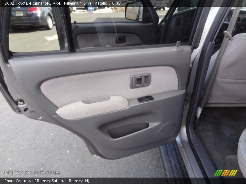 Millennium Silver Metallic / Gray 2002 Toyota 4Runner SR5 4x4