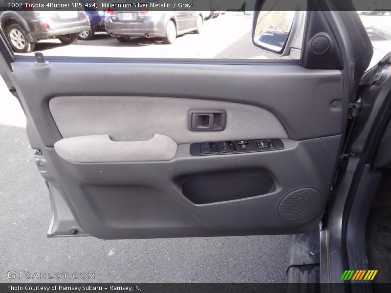 Millennium Silver Metallic / Gray 2002 Toyota 4Runner SR5 4x4