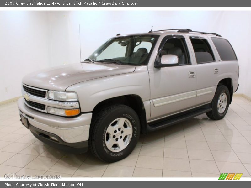 Front 3/4 View of 2005 Tahoe LS 4x4