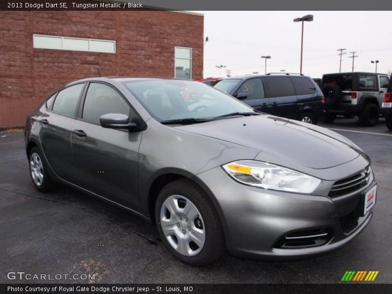 Front 3/4 View of 2013 Dart SE