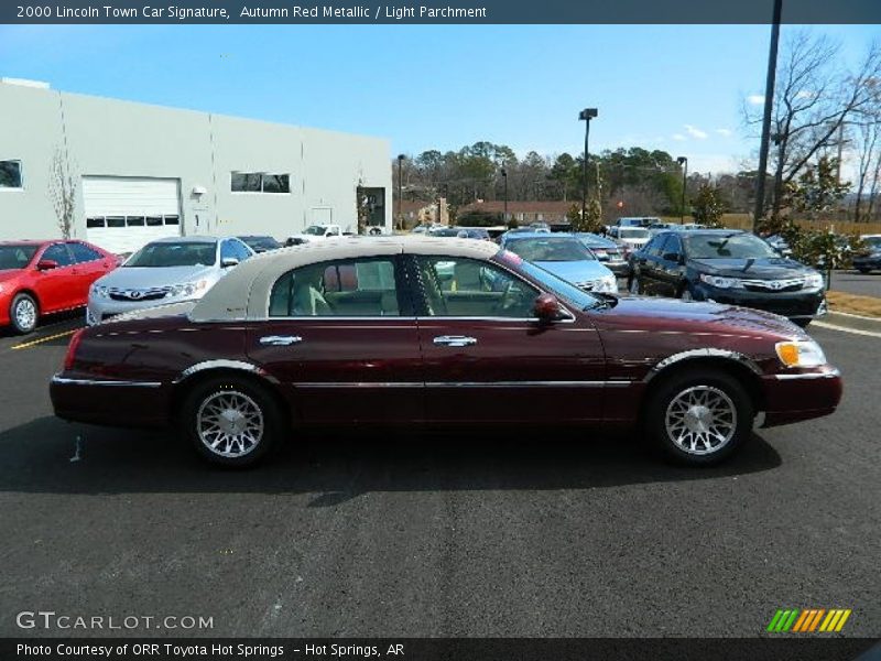 Autumn Red Metallic / Light Parchment 2000 Lincoln Town Car Signature