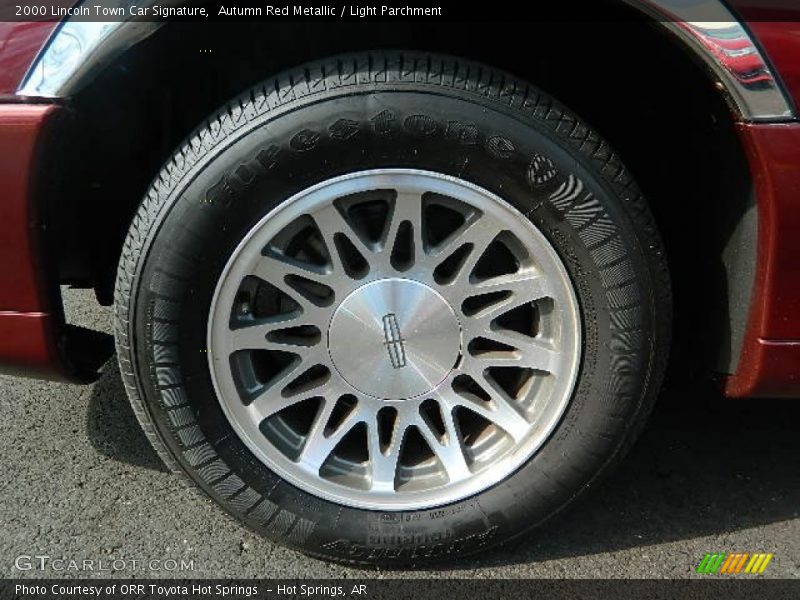 Autumn Red Metallic / Light Parchment 2000 Lincoln Town Car Signature