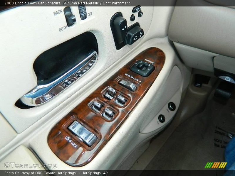 Autumn Red Metallic / Light Parchment 2000 Lincoln Town Car Signature