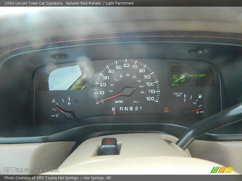 Autumn Red Metallic / Light Parchment 2000 Lincoln Town Car Signature