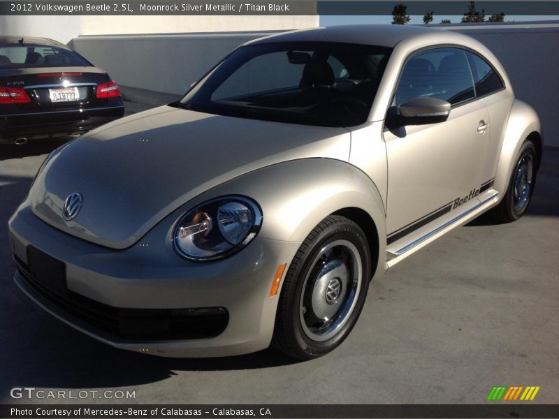 Moonrock Silver Metallic / Titan Black 2012 Volkswagen Beetle 2.5L
