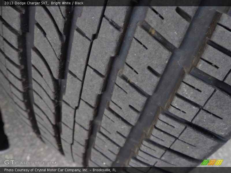 Bright White / Black 2013 Dodge Charger SXT