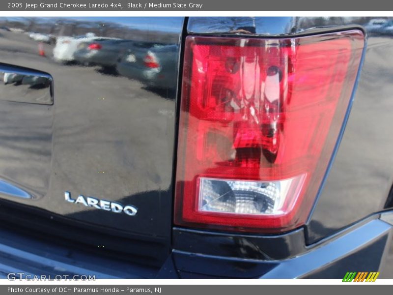 Black / Medium Slate Gray 2005 Jeep Grand Cherokee Laredo 4x4