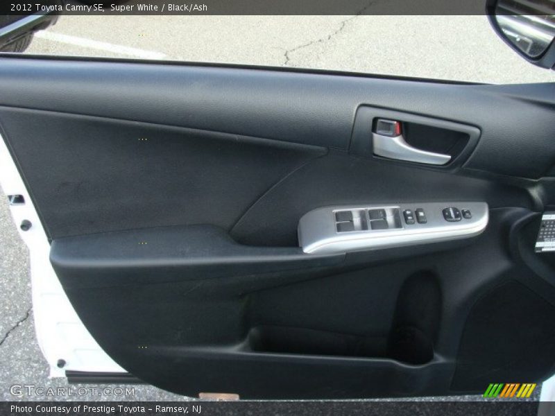 Super White / Black/Ash 2012 Toyota Camry SE