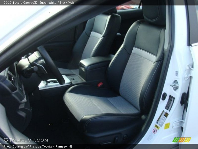 Super White / Black/Ash 2012 Toyota Camry SE