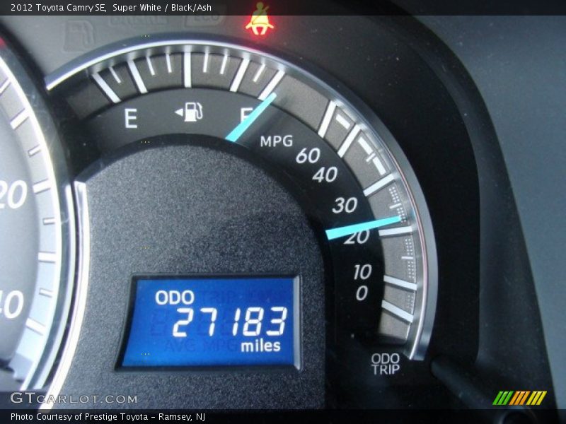 Super White / Black/Ash 2012 Toyota Camry SE