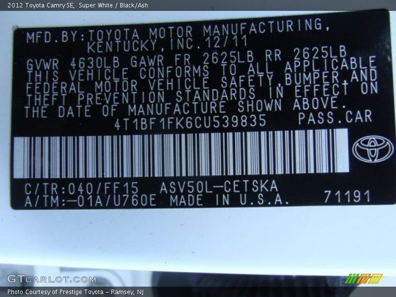Super White / Black/Ash 2012 Toyota Camry SE