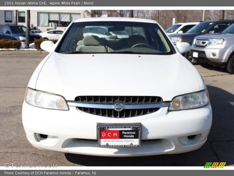 Alpine White Pearl / Blond 2001 Nissan Altima GXE