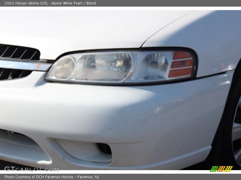 Alpine White Pearl / Blond 2001 Nissan Altima GXE