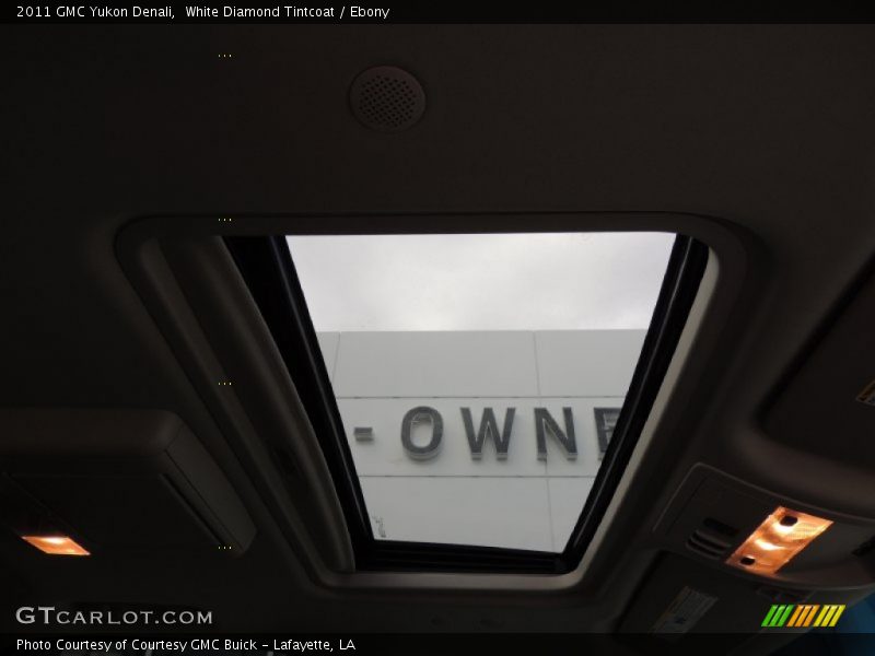 White Diamond Tintcoat / Ebony 2011 GMC Yukon Denali