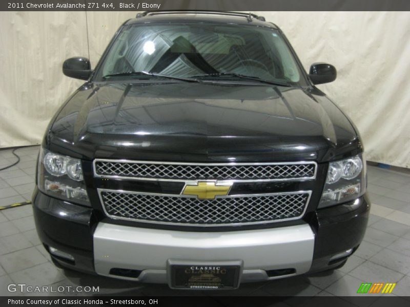 Black / Ebony 2011 Chevrolet Avalanche Z71 4x4