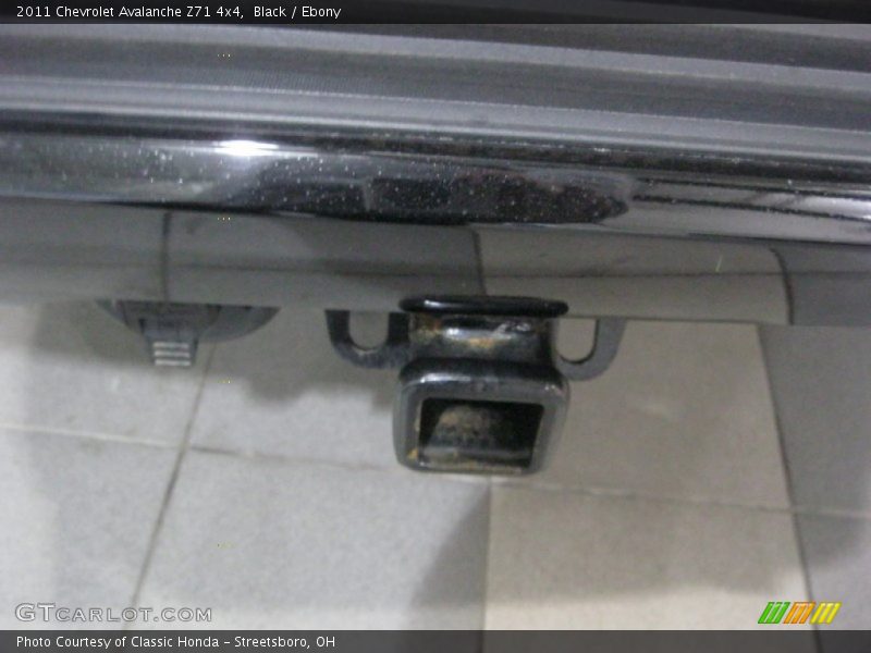 Black / Ebony 2011 Chevrolet Avalanche Z71 4x4
