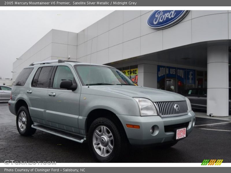 Satellite Silver Metallic / Midnight Grey 2005 Mercury Mountaineer V6 Premier