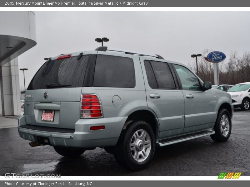 Satellite Silver Metallic / Midnight Grey 2005 Mercury Mountaineer V6 Premier