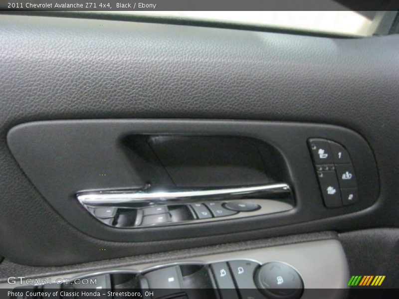 Black / Ebony 2011 Chevrolet Avalanche Z71 4x4