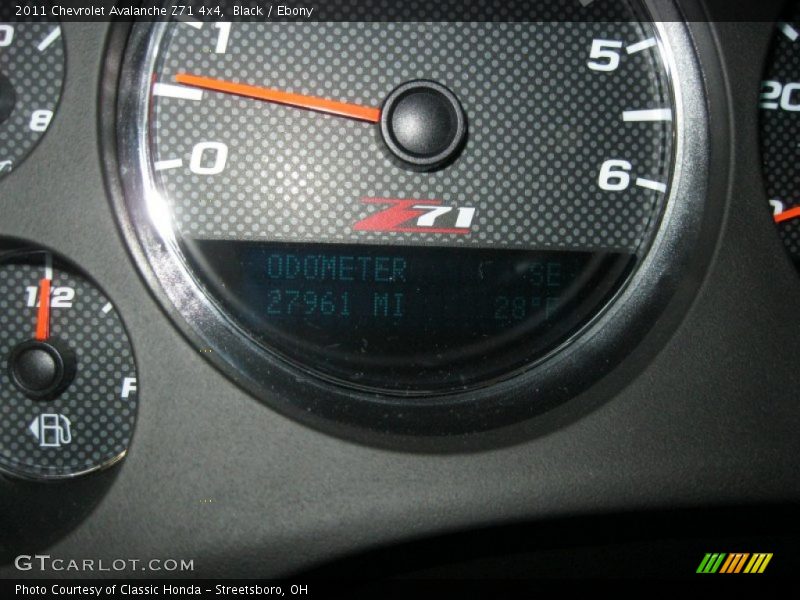 Black / Ebony 2011 Chevrolet Avalanche Z71 4x4