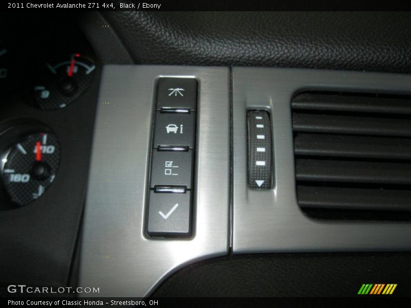 Black / Ebony 2011 Chevrolet Avalanche Z71 4x4