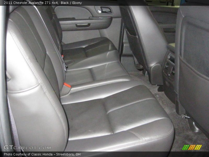 Black / Ebony 2011 Chevrolet Avalanche Z71 4x4