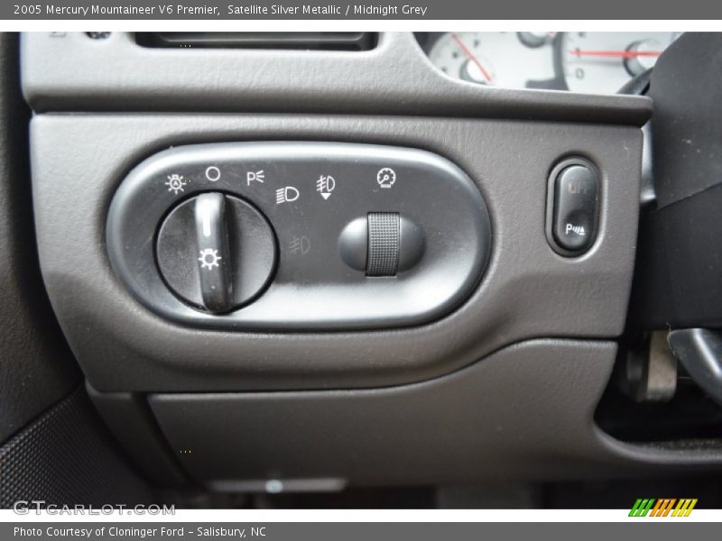 Controls of 2005 Mountaineer V6 Premier