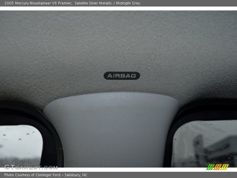 Satellite Silver Metallic / Midnight Grey 2005 Mercury Mountaineer V6 Premier