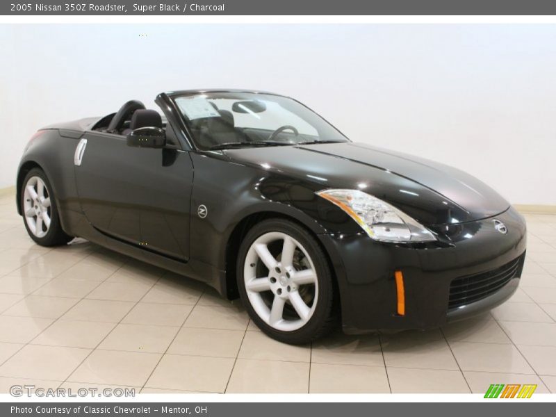 Front 3/4 View of 2005 350Z Roadster