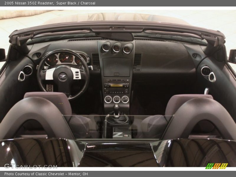 Dashboard of 2005 350Z Roadster