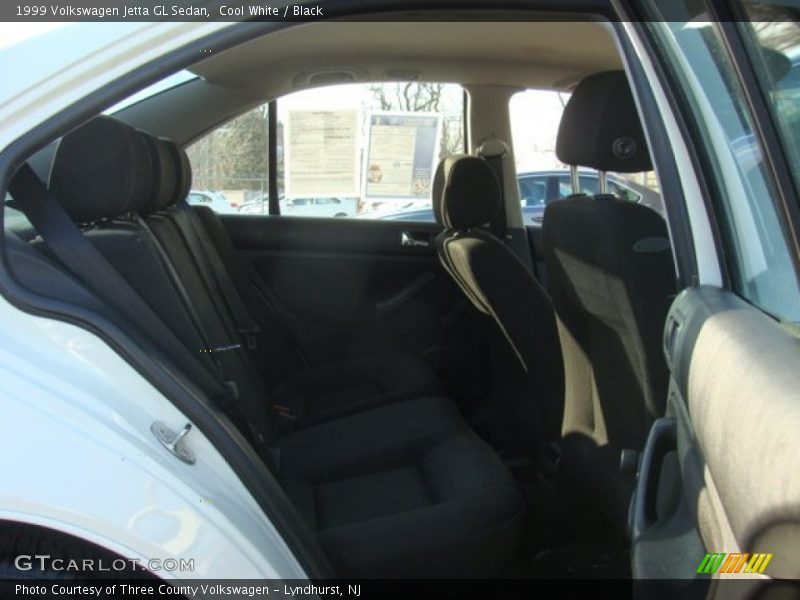 Cool White / Black 1999 Volkswagen Jetta GL Sedan