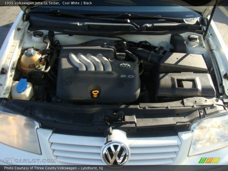 Cool White / Black 1999 Volkswagen Jetta GL Sedan