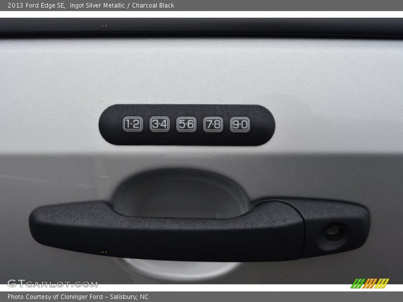 Ingot Silver Metallic / Charcoal Black 2013 Ford Edge SE