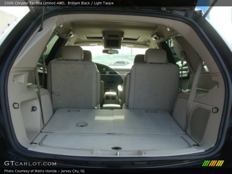  2006 Pacifica Limited AWD Trunk