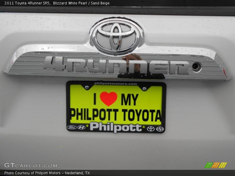 Blizzard White Pearl / Sand Beige 2011 Toyota 4Runner SR5