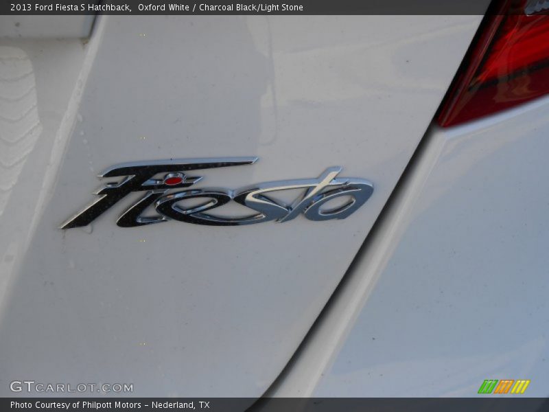 Oxford White / Charcoal Black/Light Stone 2013 Ford Fiesta S Hatchback